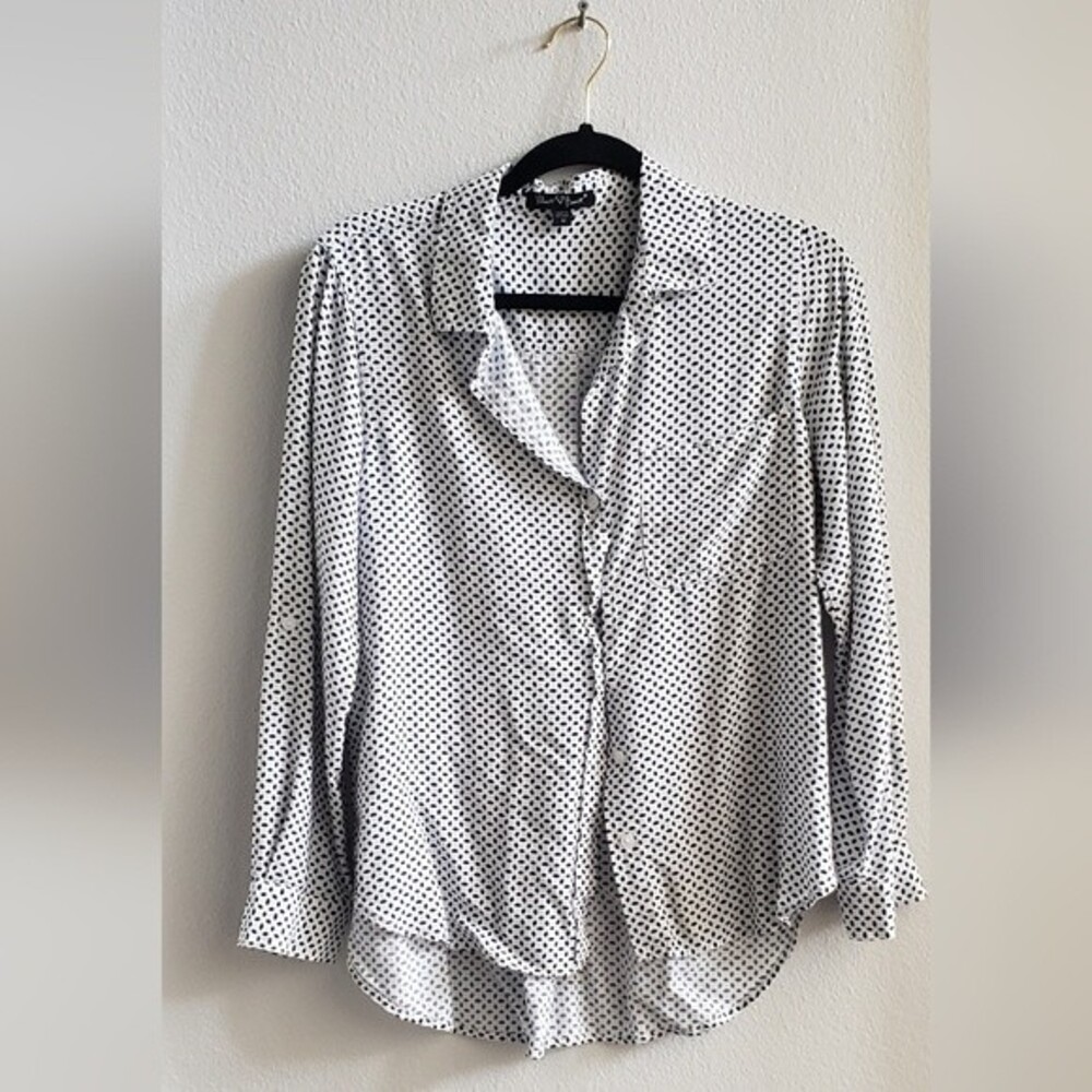 Velvet heart Black and white long sleeved button front print blouse size medium